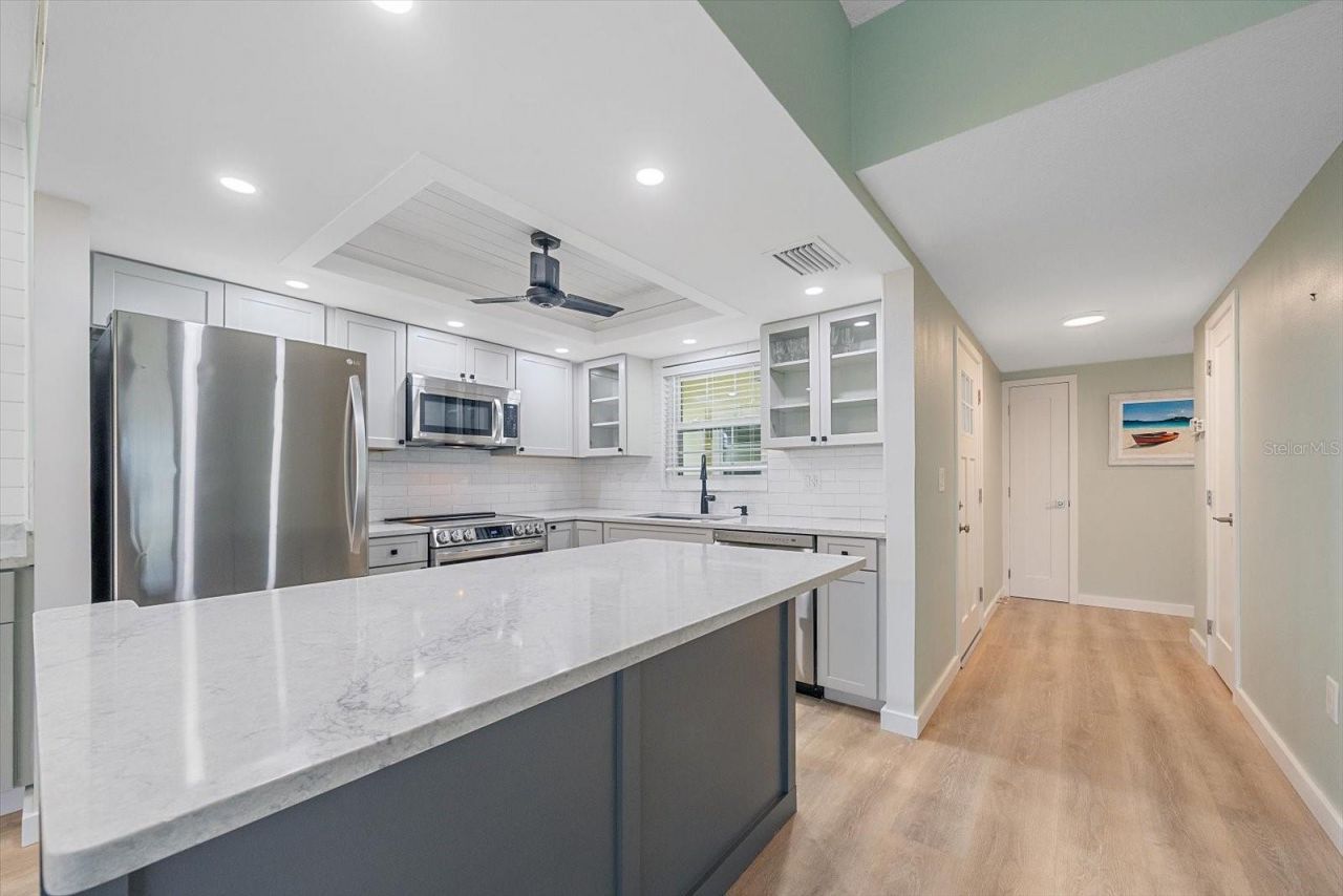 5865 Tidewood Avenue , Unit 8, Sarasota, FL 34231 Photo