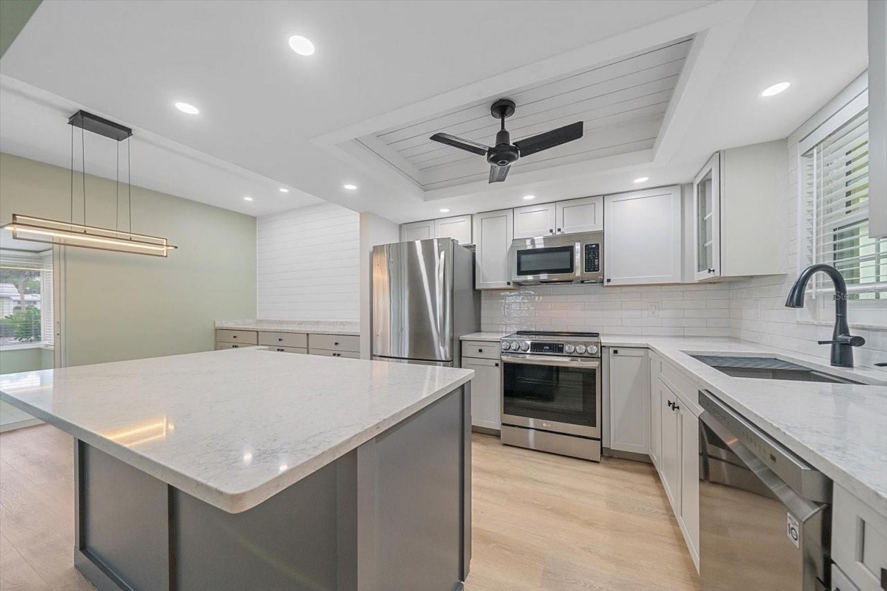 5865 Tidewood Avenue , Unit 8, Sarasota, FL 34231 Photo