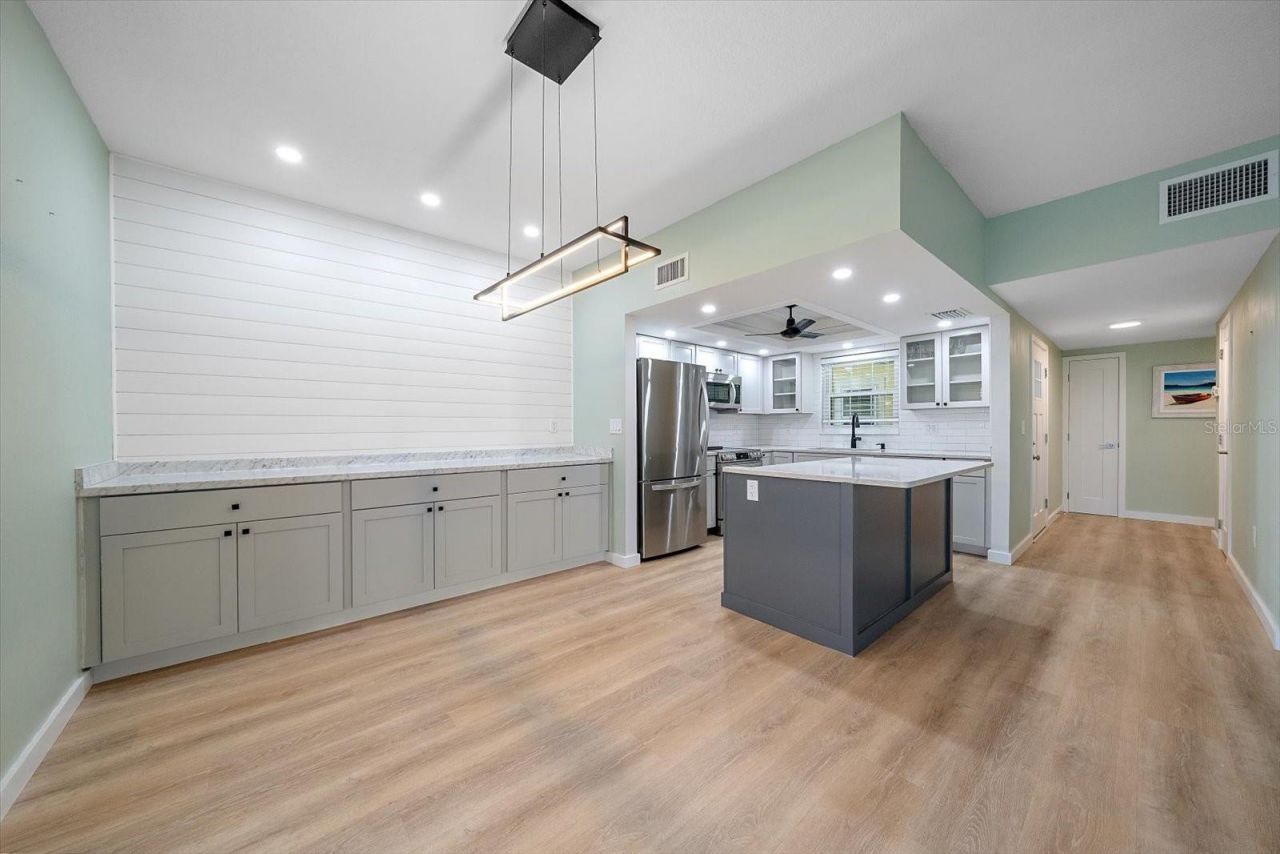 5865 Tidewood Avenue , Unit 8, Sarasota, FL 34231 Photo