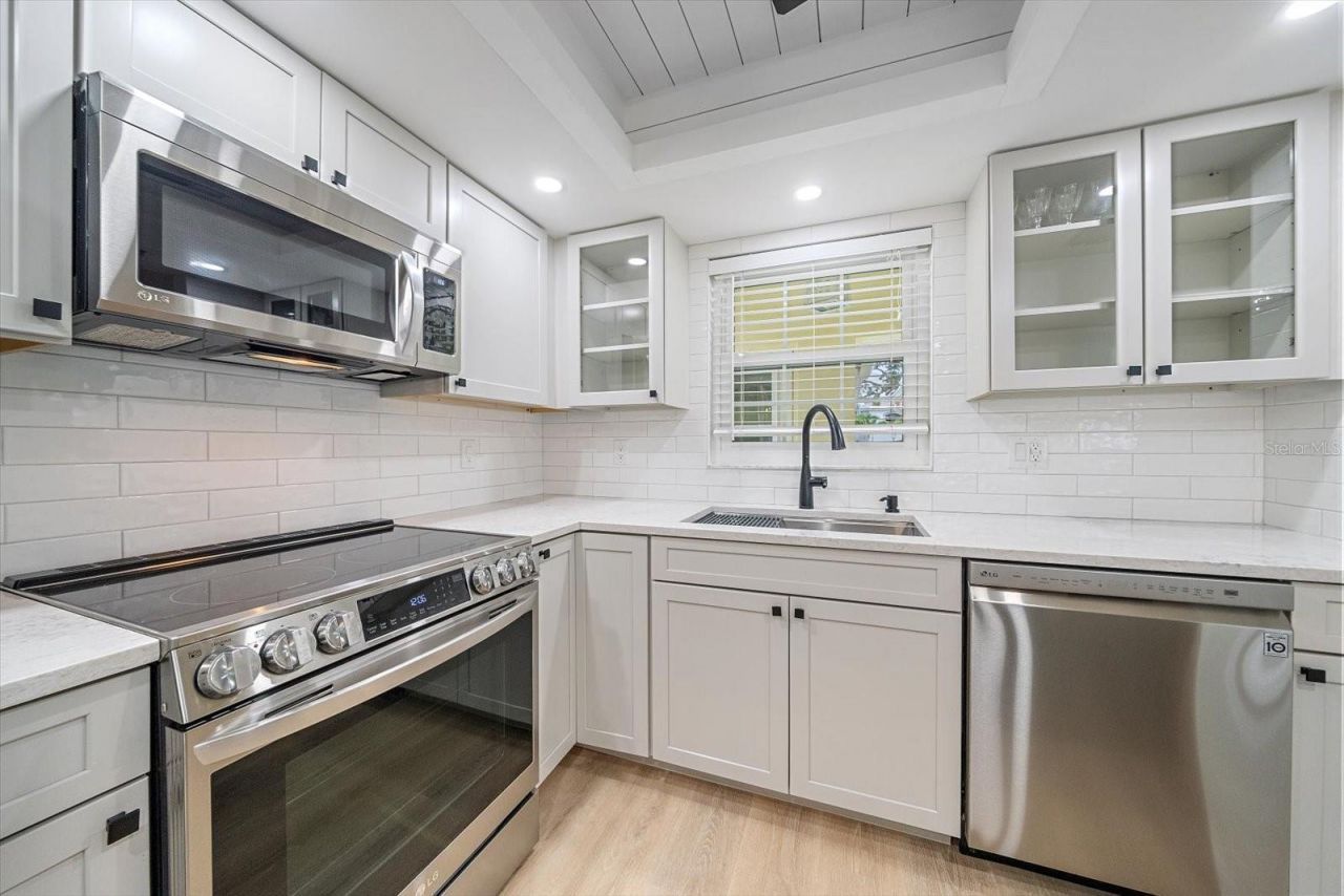 5865 Tidewood Avenue , Unit 8, Sarasota, FL 34231 Photo