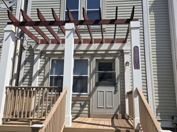 221 N Walnut Street, Unit H, Bensenville, IL 60106