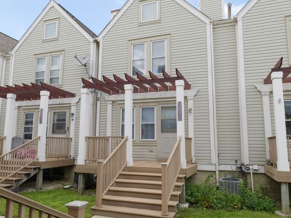 221 N Walnut Street, Unit H, Bensenville, IL 60106