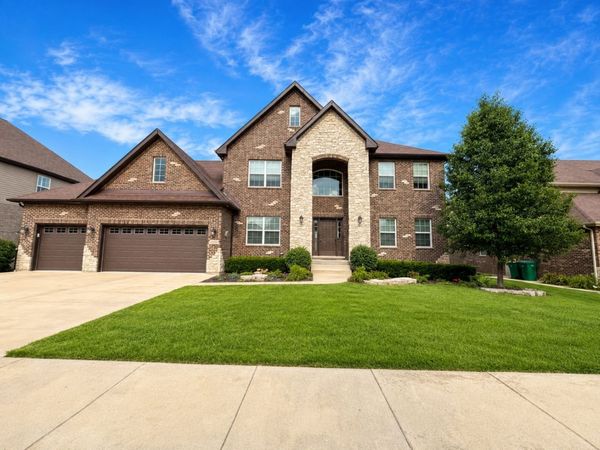 13070 Waterford Drive, Lemont, IL 60439