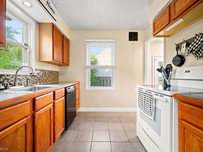 2738 Silverdale Avenue, Cleveland, OH 44109 Photo 8