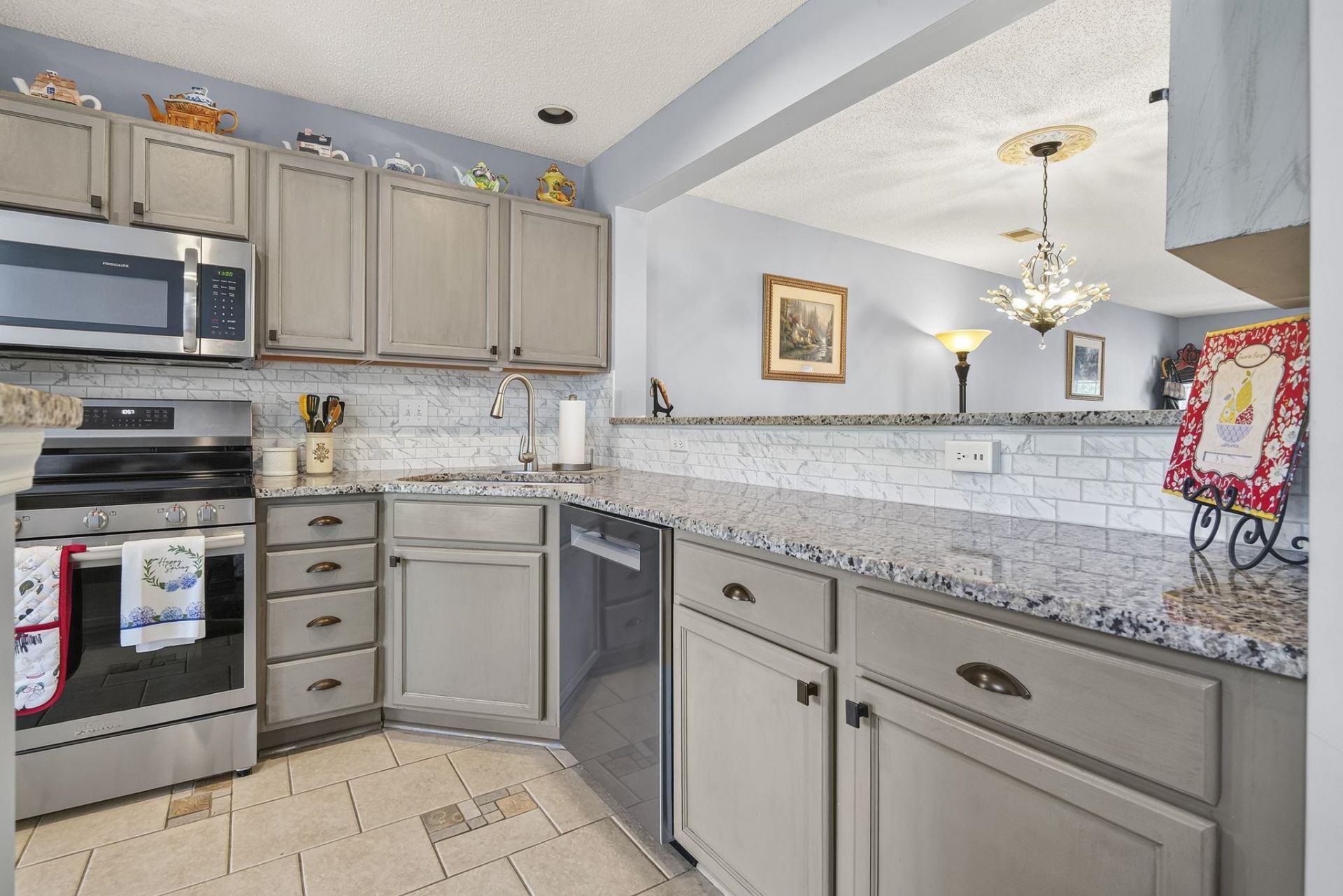 638 Riverward Dr.  Photo 10