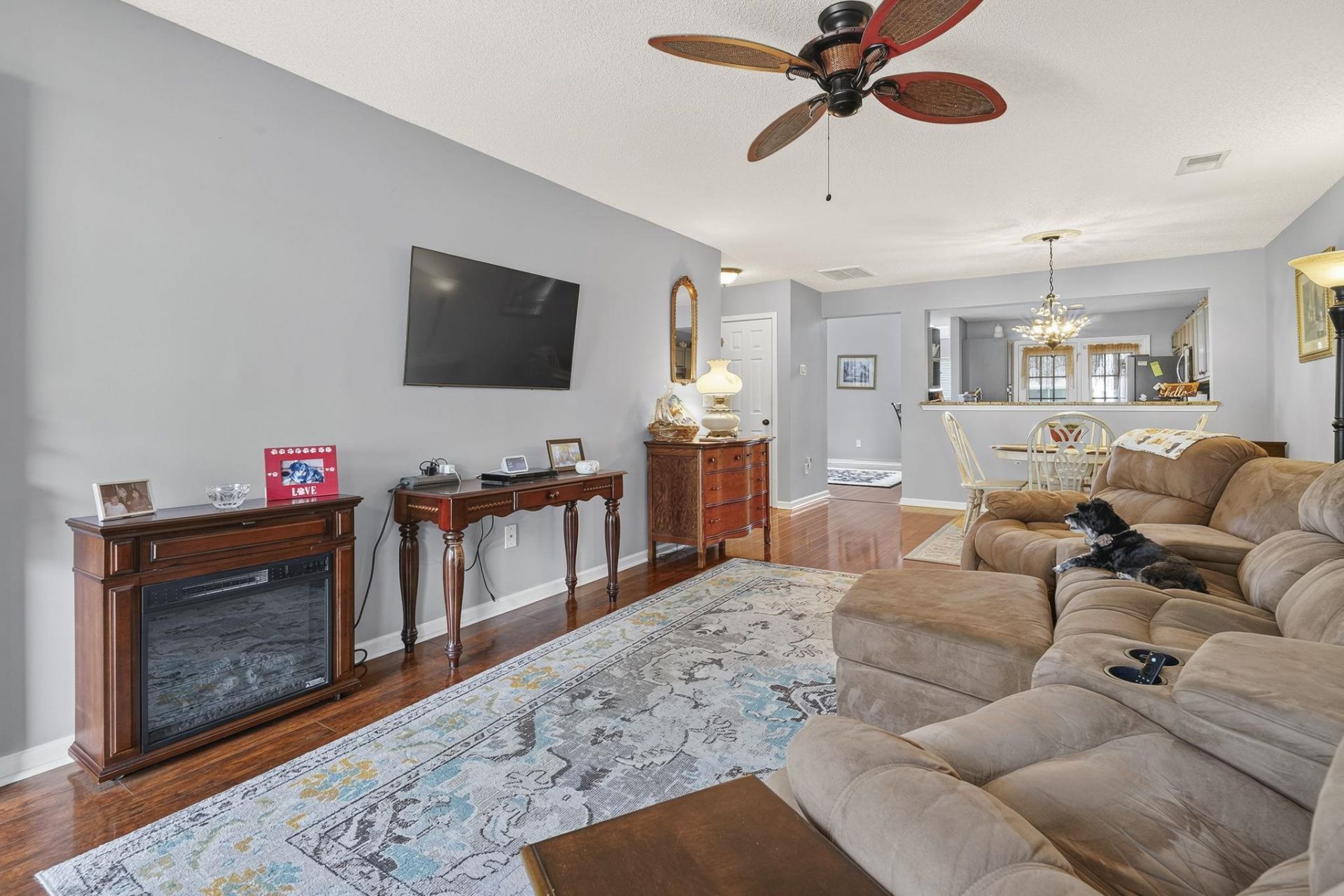 638 Riverward Dr.  Photo 8