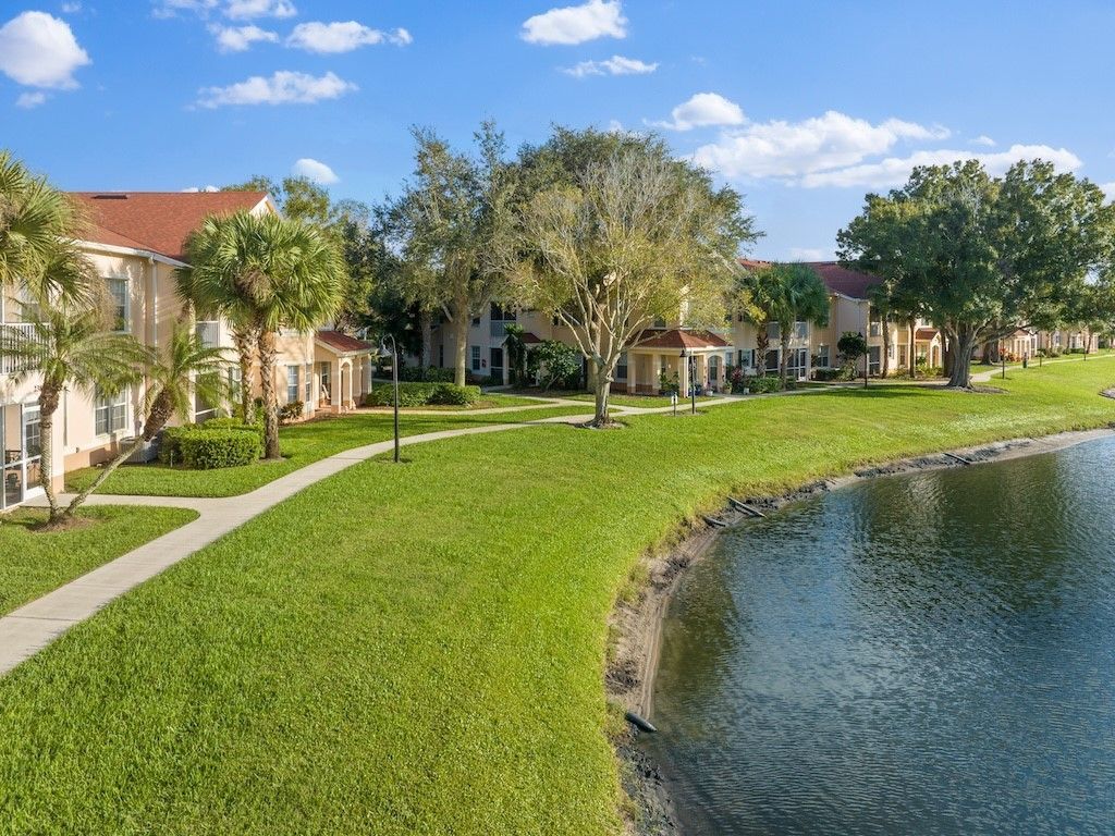 2416 57th Circle, Unit 2416, Vero Beach, FL 32966 Photo