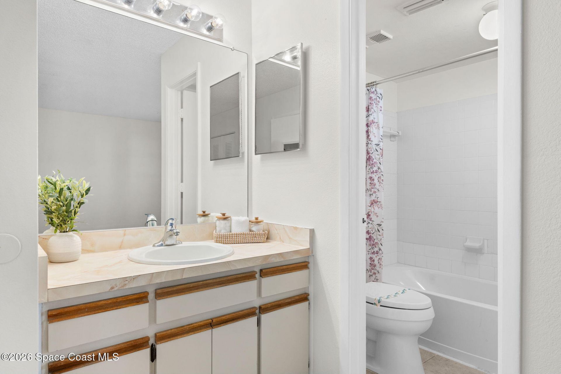 1430 Malibu Circle NE , Unit 111, Palm Bay, FL 32905 Photo