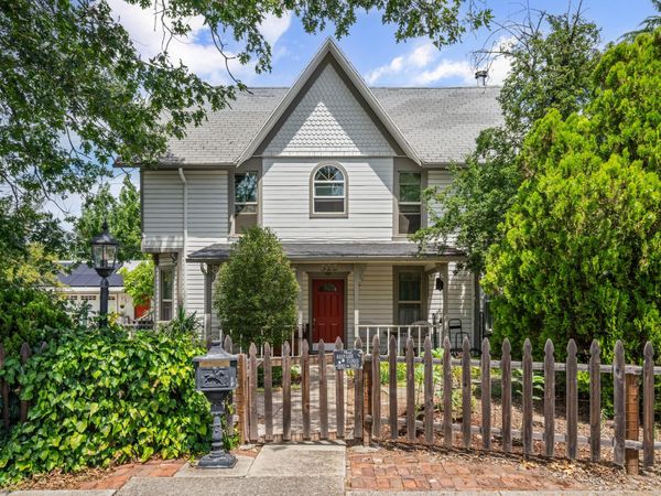 322 N 3rd Street, Central Point, OR 97502