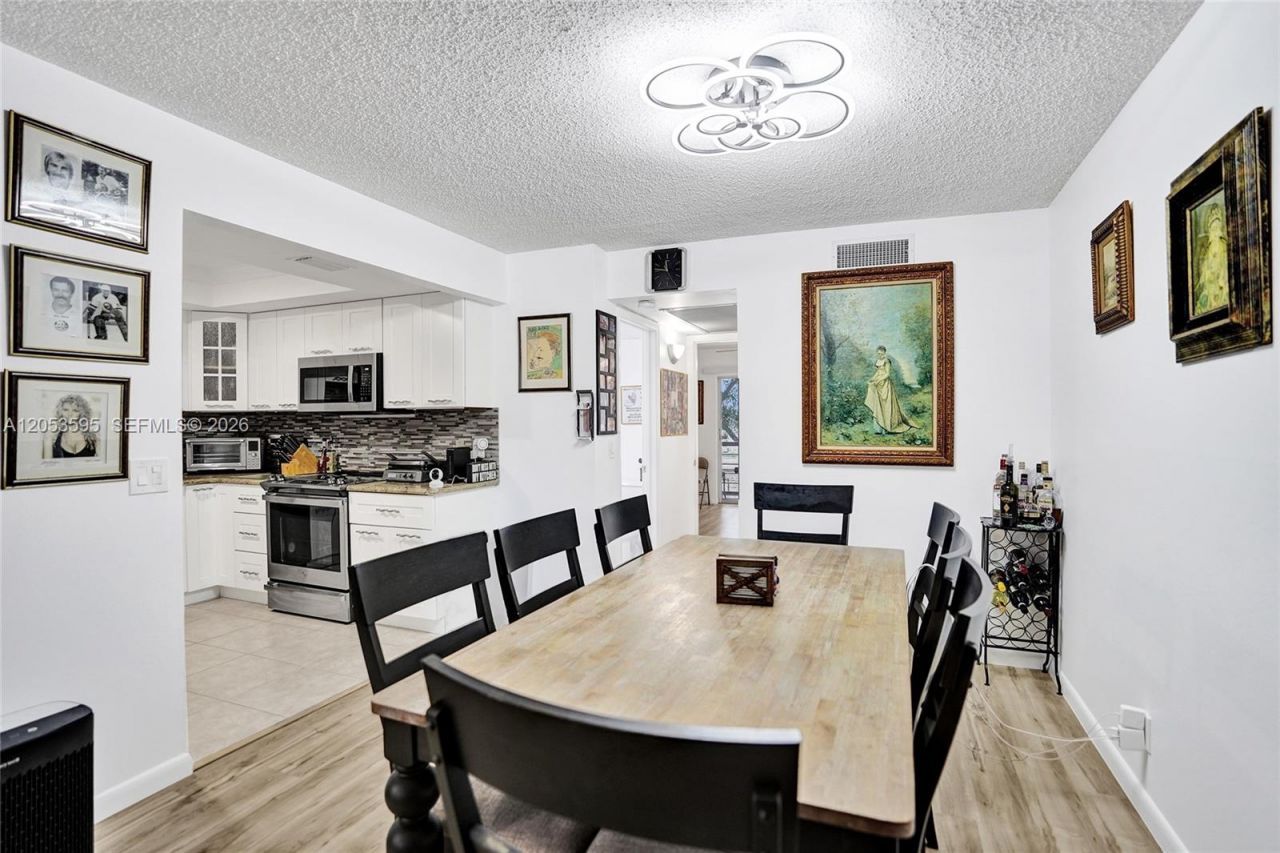 208 Greenbrier C , Unit 208, West Palm Beach, FL 33417 Photo
