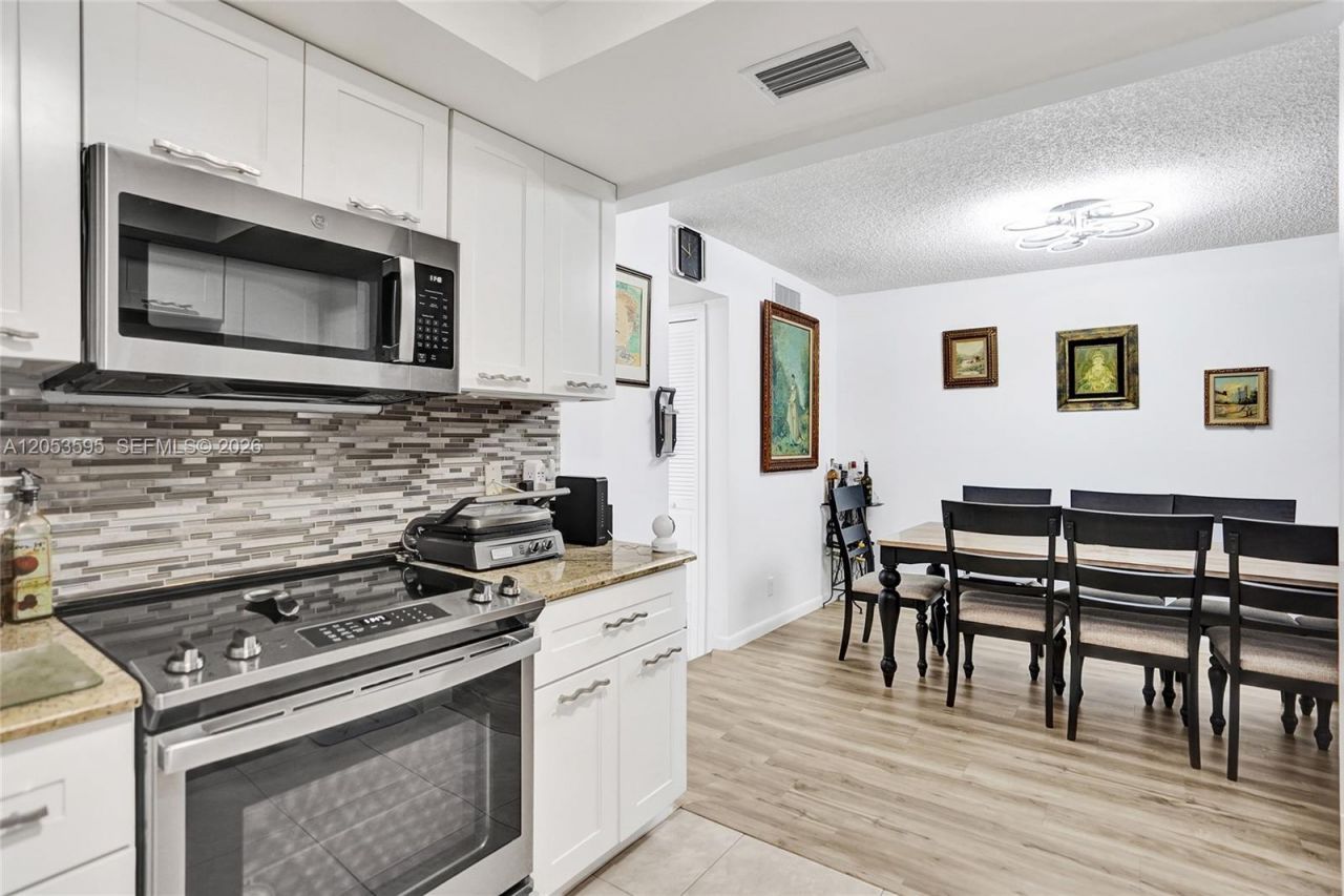 208 Greenbrier C , Unit 208, West Palm Beach, FL 33417 Photo