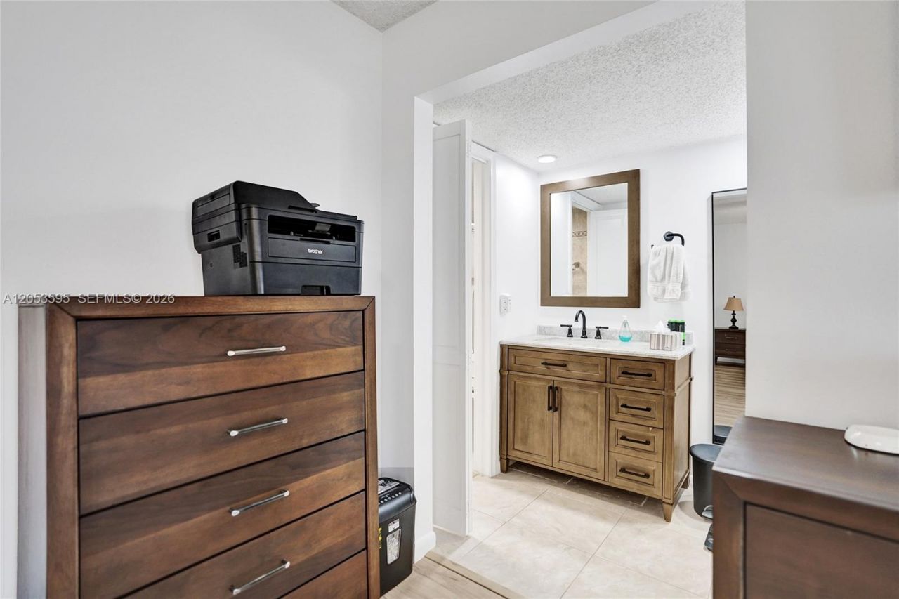 208 Greenbrier C , Unit 208, West Palm Beach, FL 33417 Photo