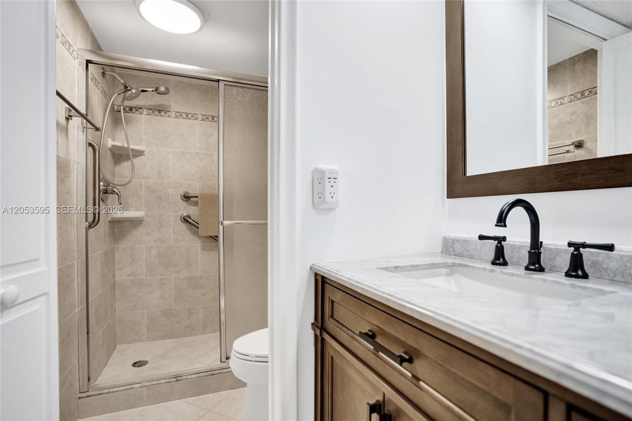 208 Greenbrier C , Unit 208, West Palm Beach, FL 33417 Photo