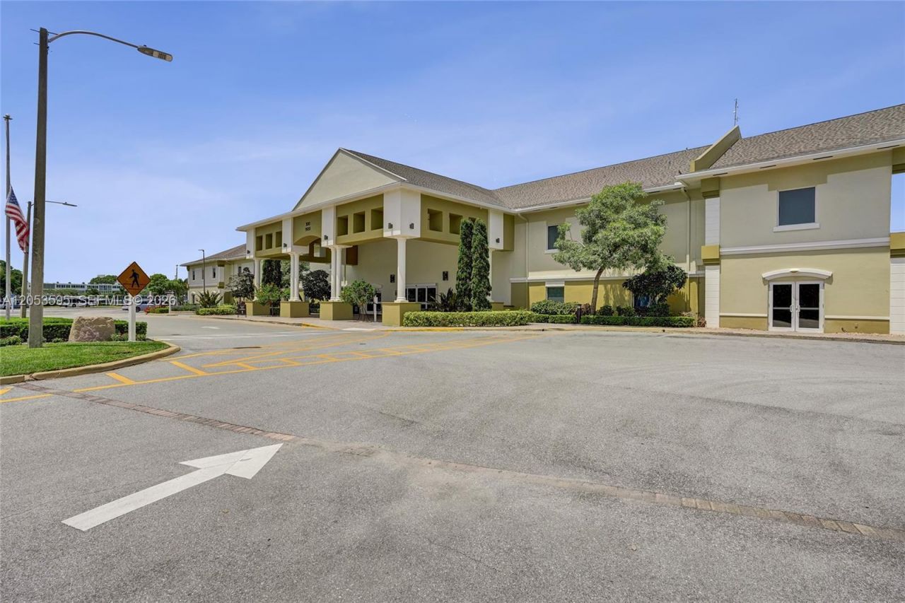 208 Greenbrier C , Unit 208, West Palm Beach, FL 33417 Photo