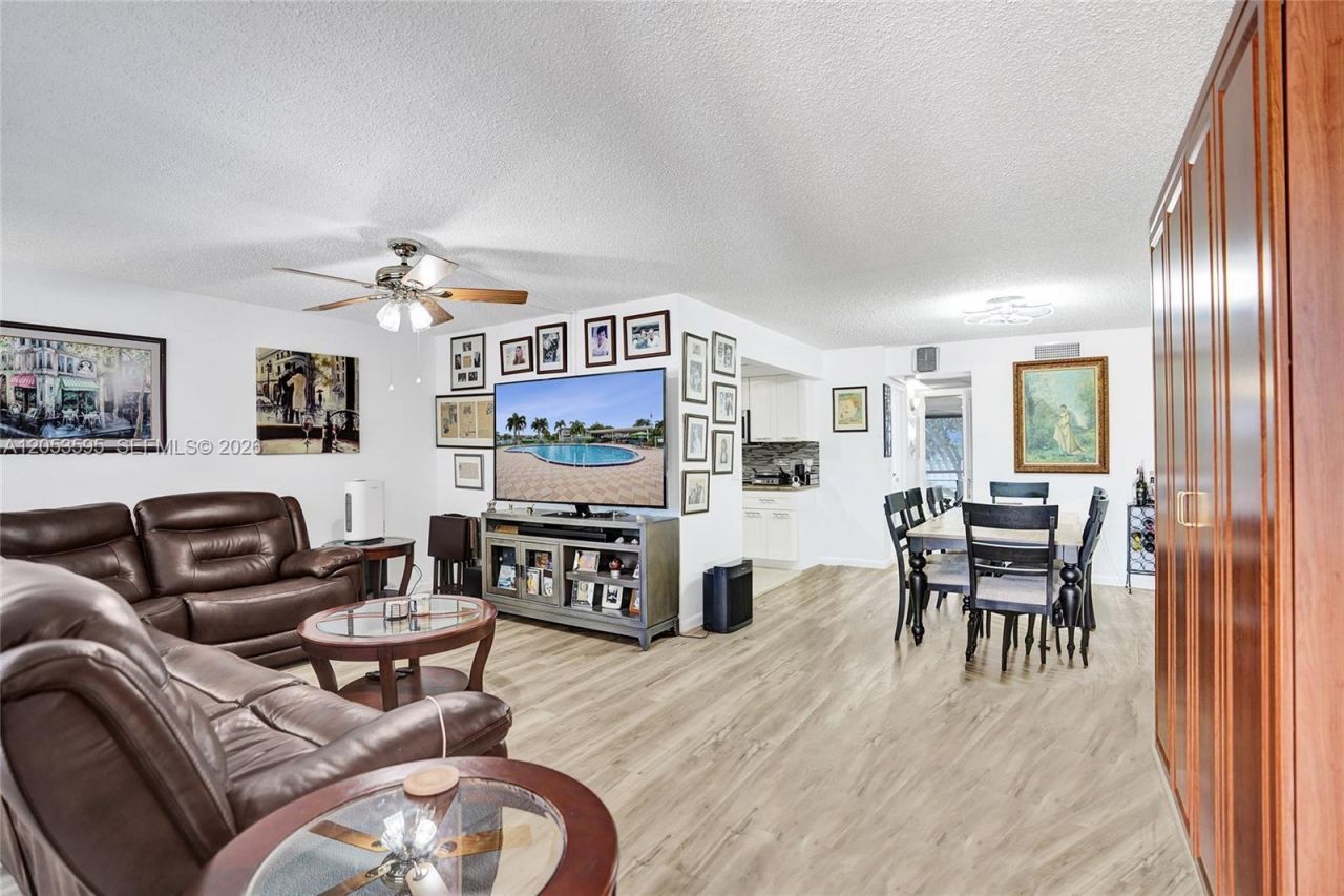 208 Greenbrier C , Unit 208, West Palm Beach, FL 33417 Photo