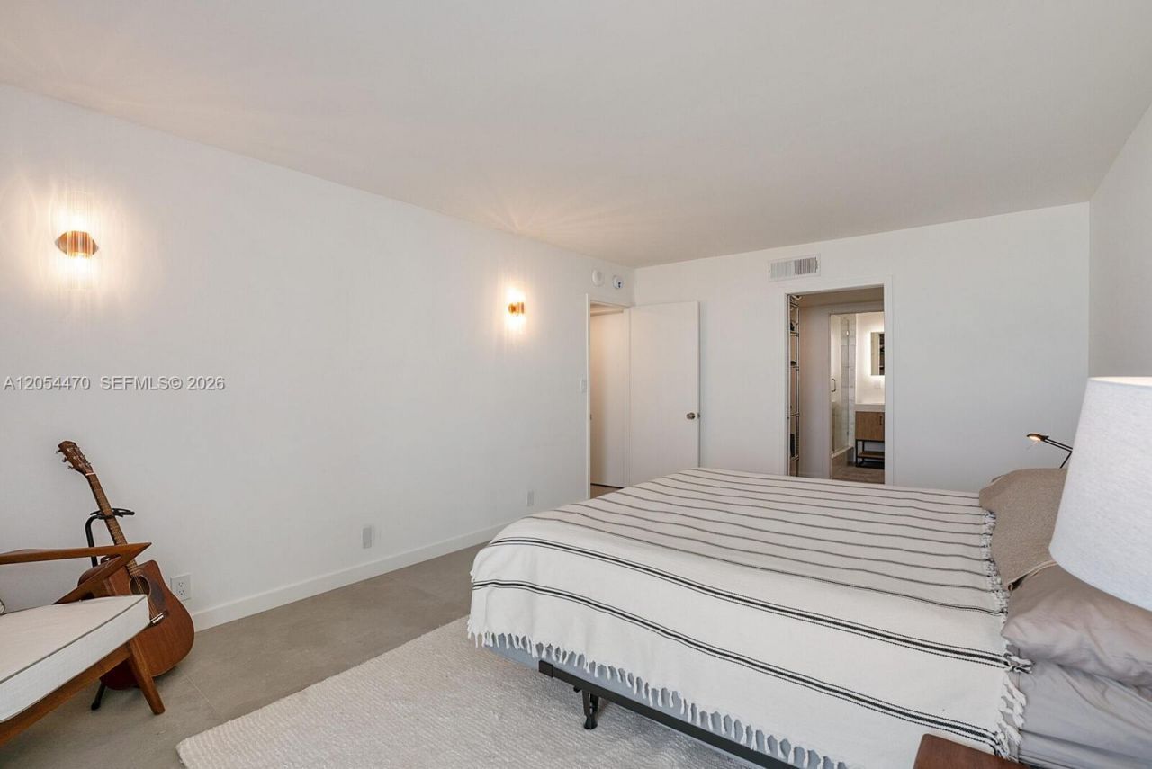 100 Bayview Dr , Unit 2125, Sunny Isles Beach, FL 33160 Photo