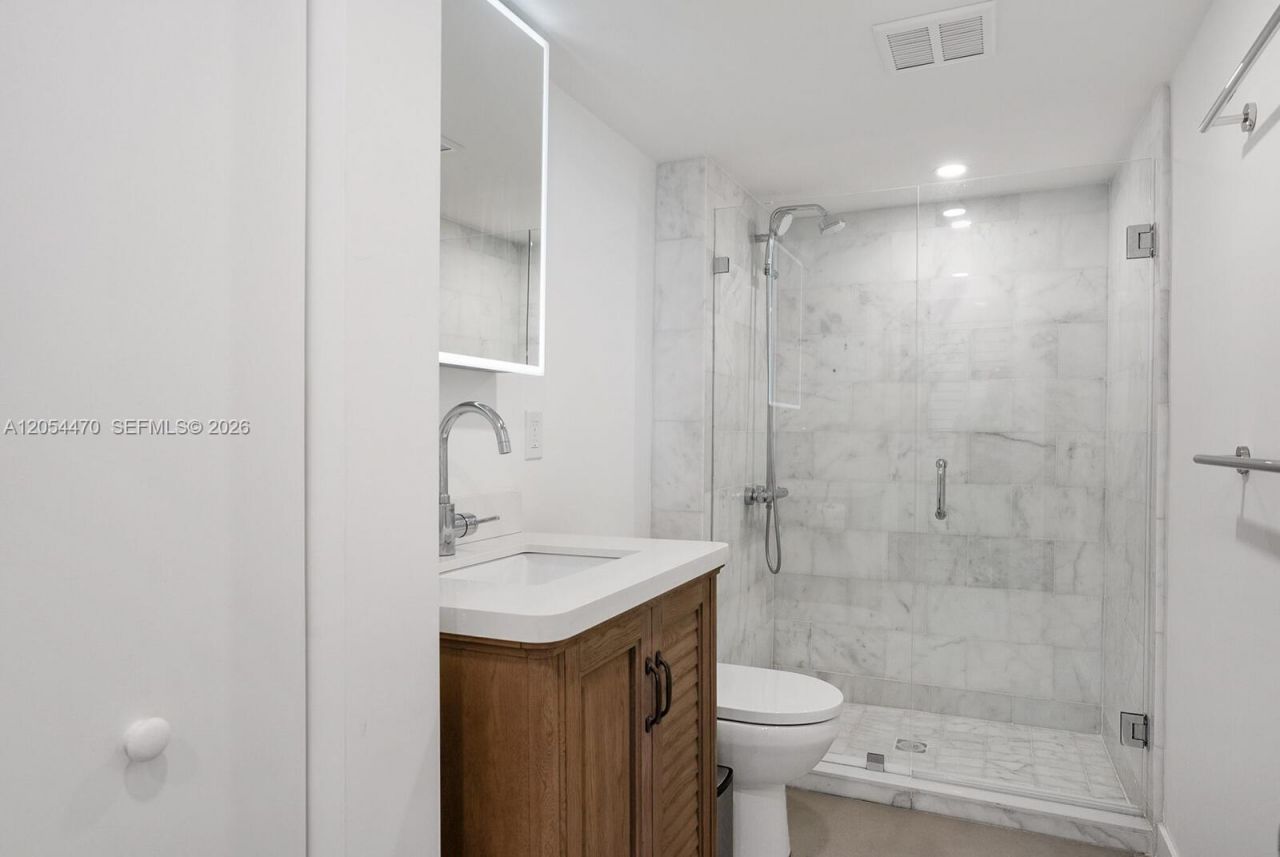 100 Bayview Dr , Unit 2125, Sunny Isles Beach, FL 33160 Photo