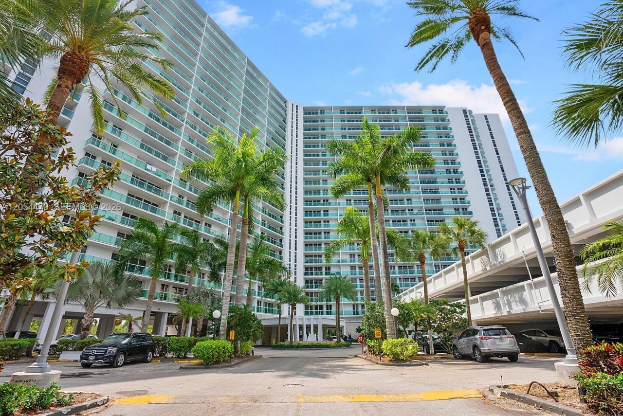 100 Bayview Dr , Unit 2125, Sunny Isles Beach, FL 33160 Photo
