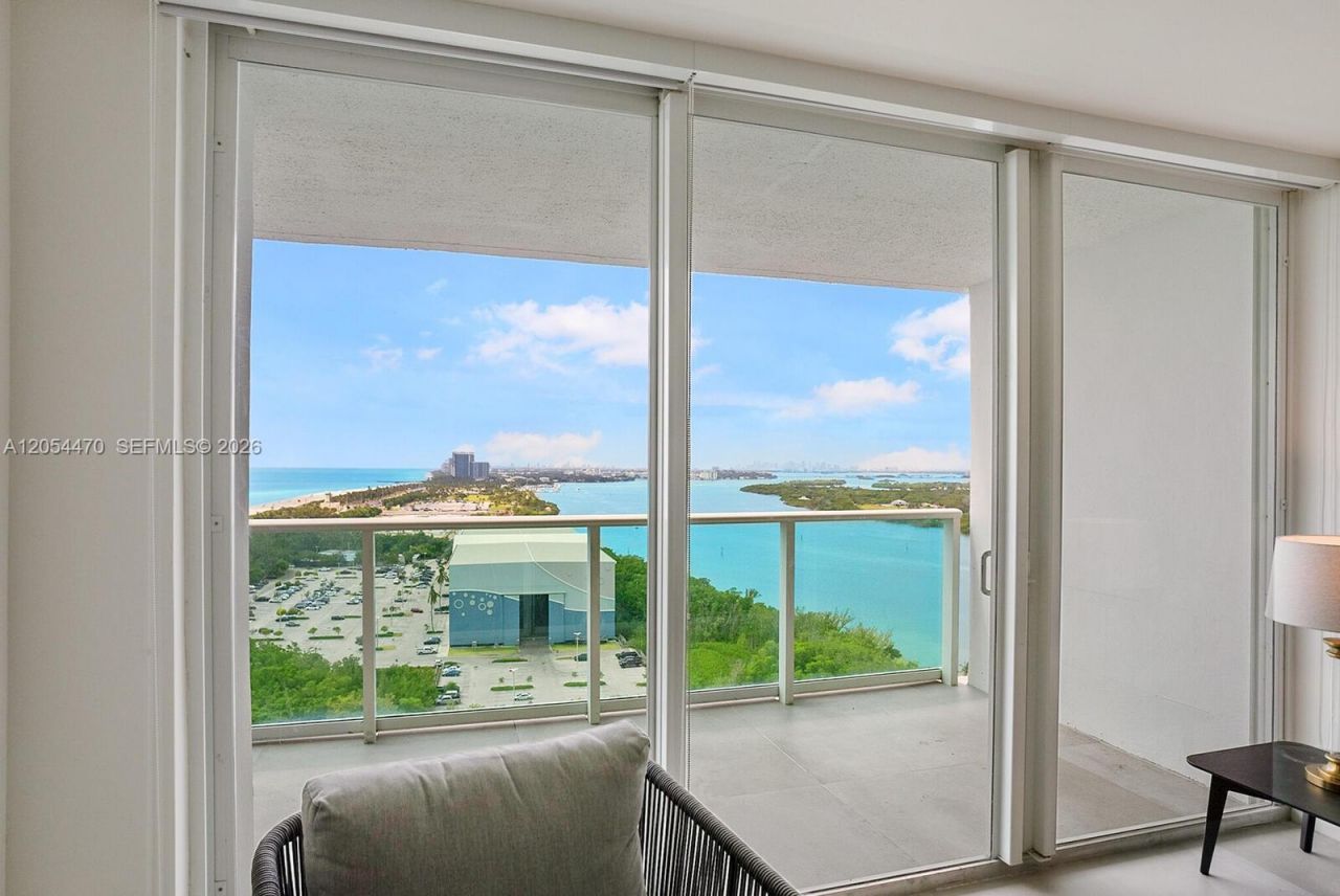 100 Bayview Dr , Unit 2125, Sunny Isles Beach, FL 33160 Photo