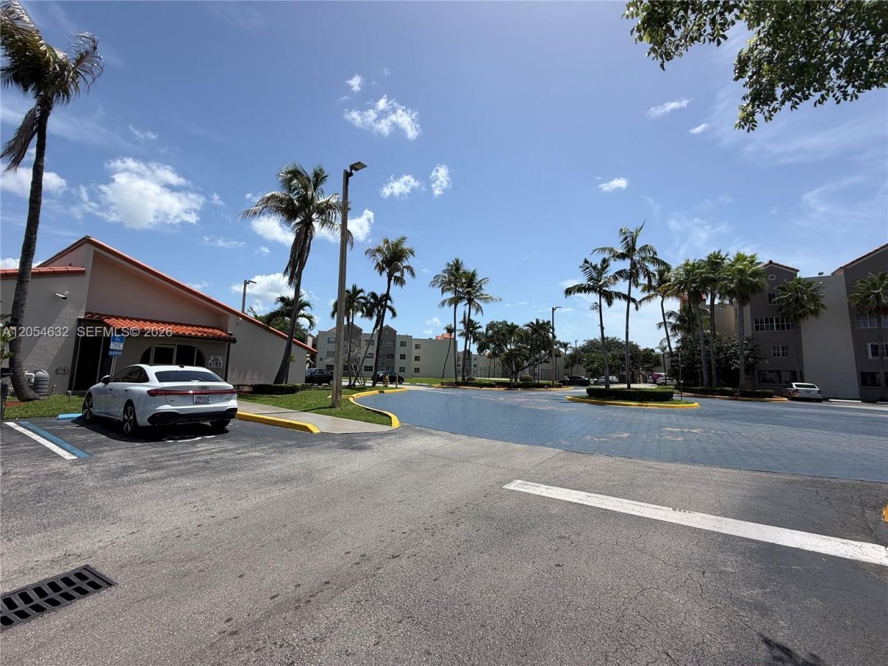 6195 NW 186th St , Unit 114, Hialeah, FL 33015 Photo