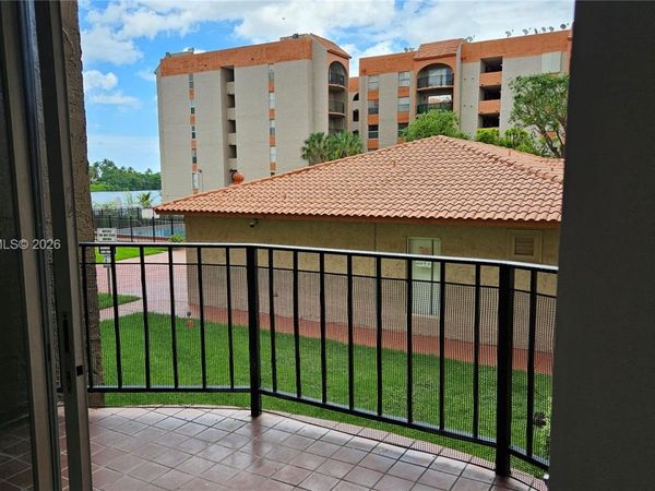 5201 NW 7th St, Unit 207, Miami, FL 33126