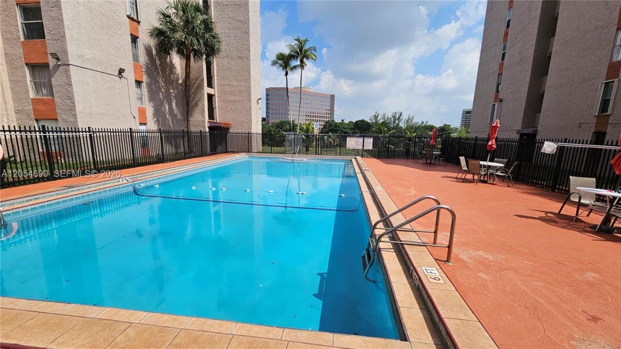 5201 NW 7th St, Unit 207, Miami, FL 33126 Photo