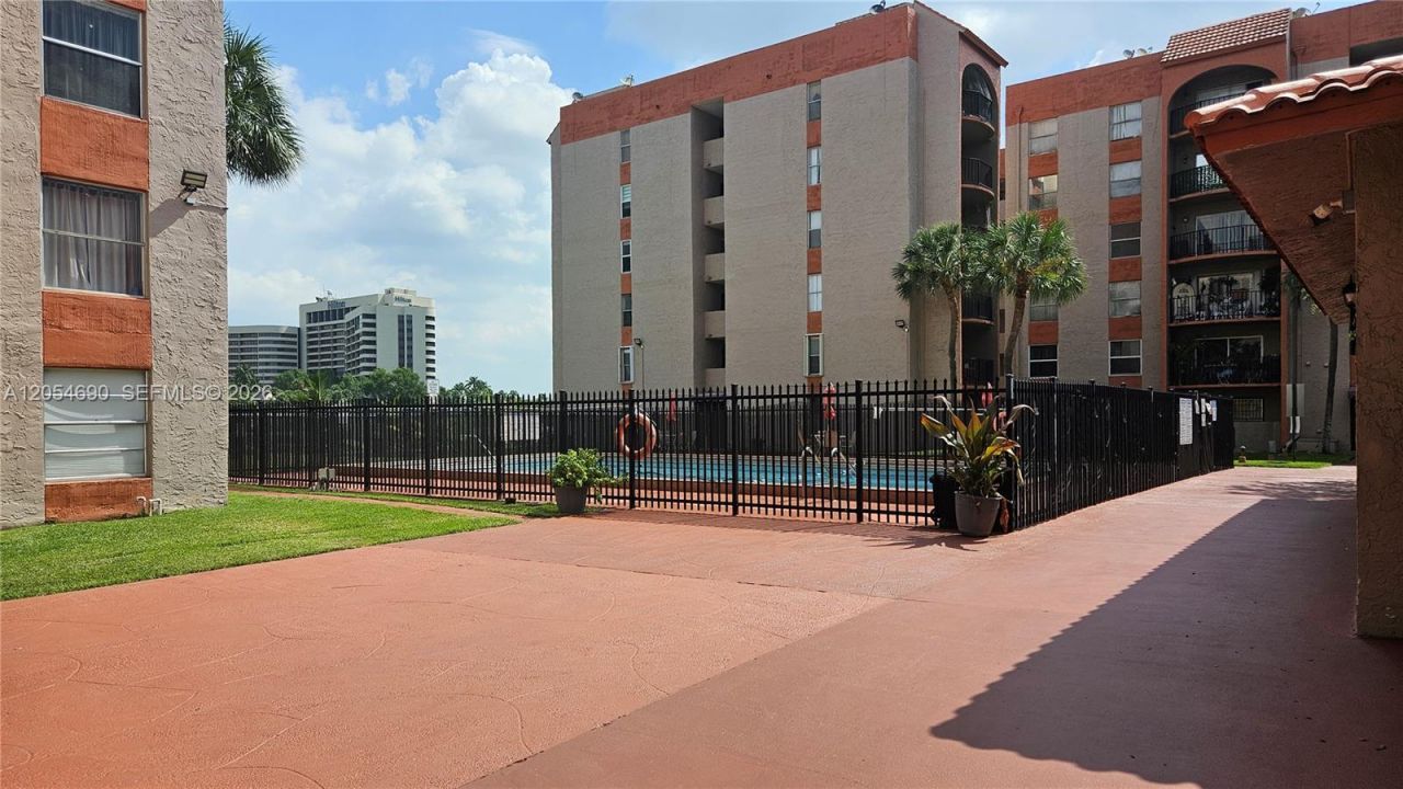 5201 NW 7th St, Unit 207, Miami, FL 33126 Photo