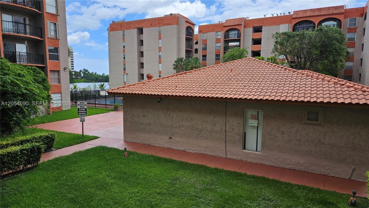 5201 NW 7th St, Unit 207, Miami, FL 33126 Photo