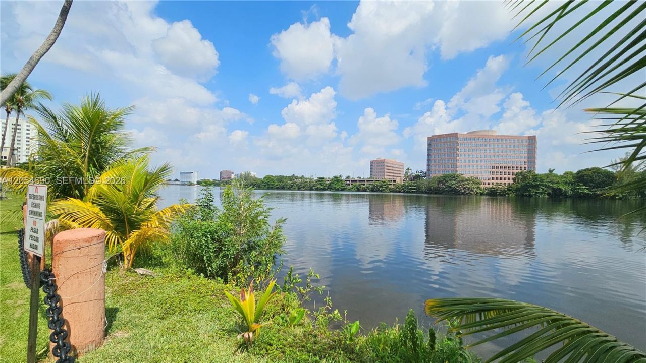 5201 NW 7th St, Unit 207, Miami, FL 33126 Photo