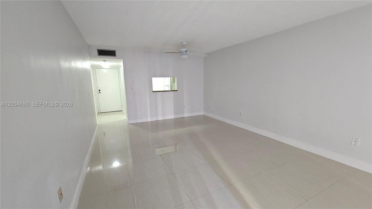 5201 NW 7th St, Unit 207, Miami, FL 33126 Photo