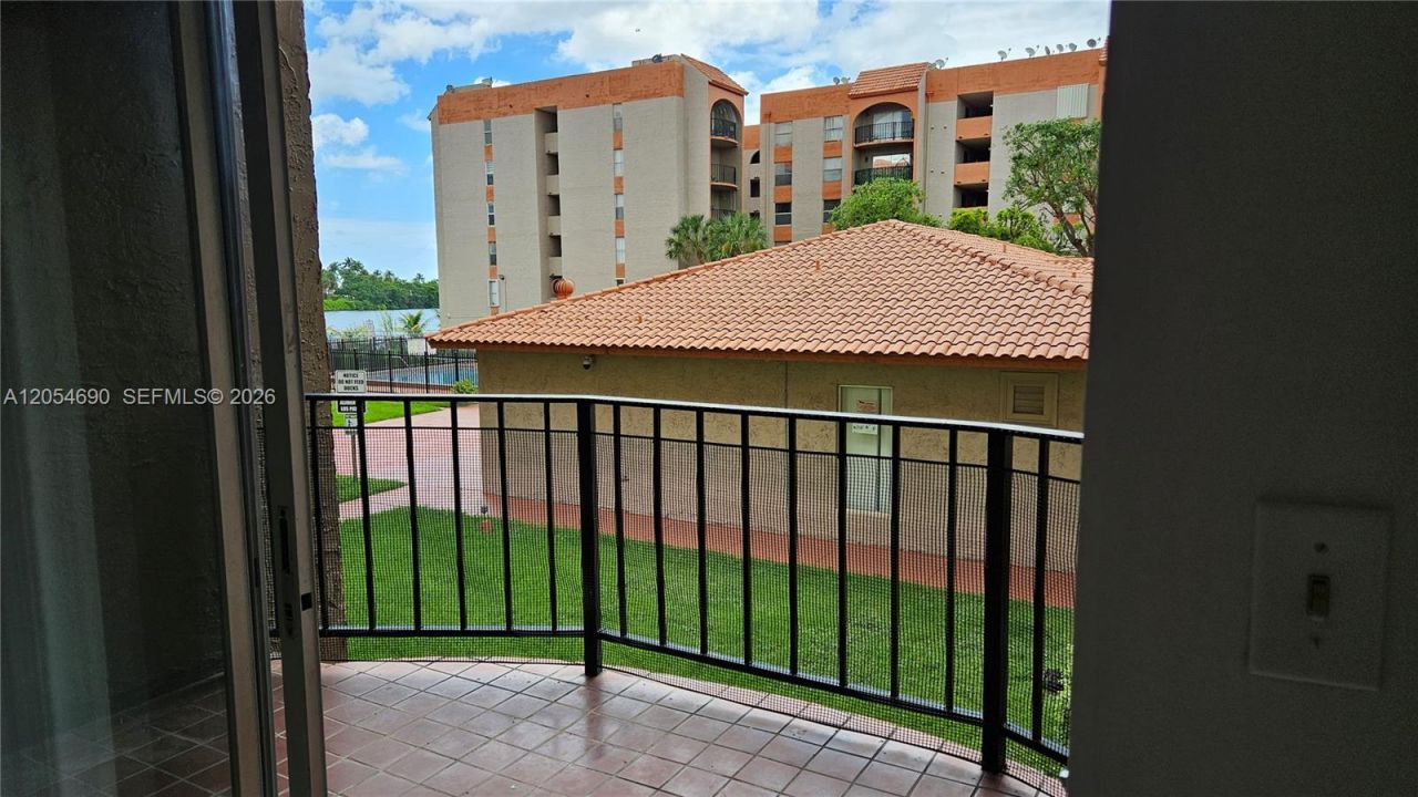5201 NW 7th St , Unit 207, Miami, FL 33126 Photo