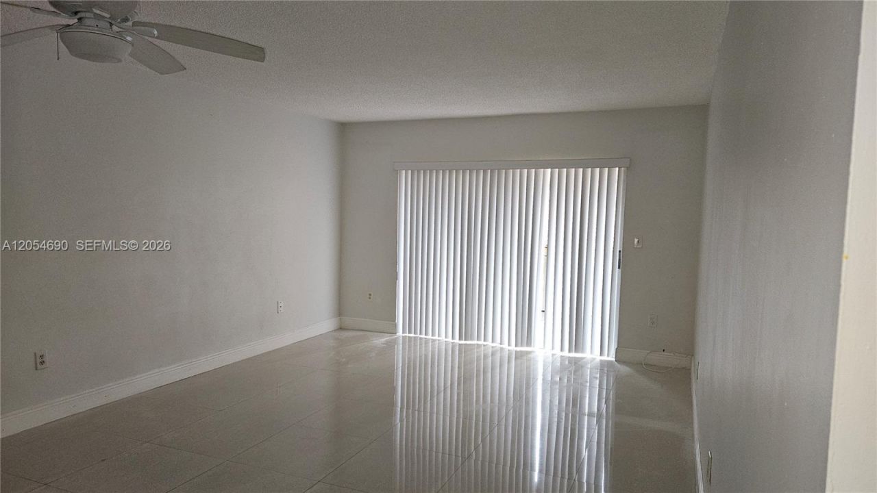 5201 NW 7th St, Unit 207, Miami, FL 33126 Photo