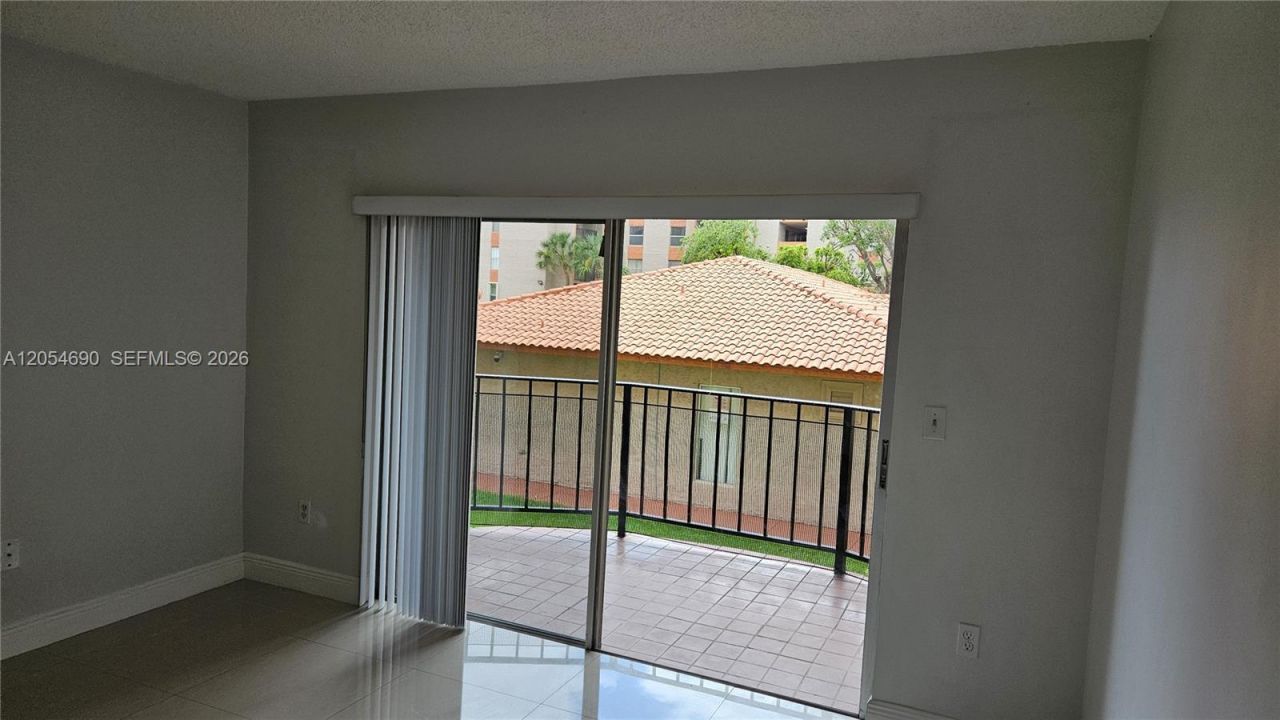 5201 NW 7th St, Unit 207, Miami, FL 33126 Photo
