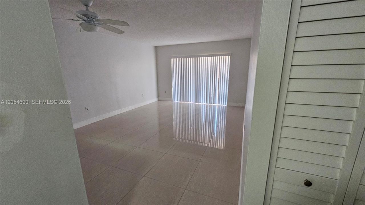 5201 NW 7th St, Unit 207, Miami, FL 33126 Photo