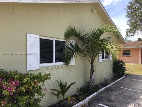 2407 SW 42nd Ave , Unit B, Fort Lauderdale, FL 33317