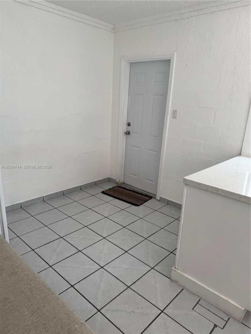 8240 NW 181st St , Unit 2, Hialeah, FL 33015 Photo