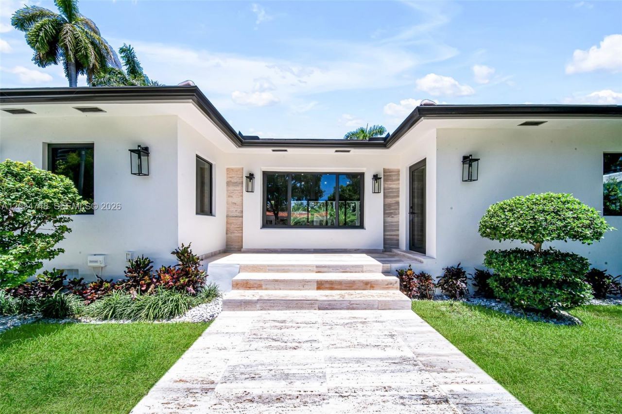 899 NE 71st St , Miami, FL 33138 Photo