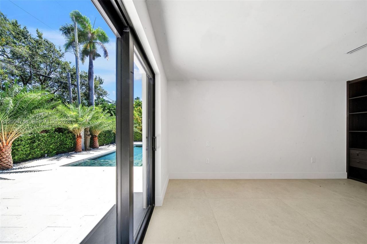 899 NE 71st St , Miami, FL 33138 Photo