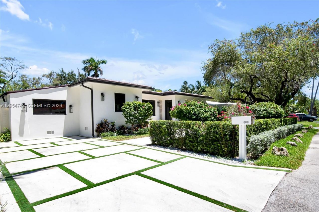 899 NE 71st St , Miami, FL 33138 Photo