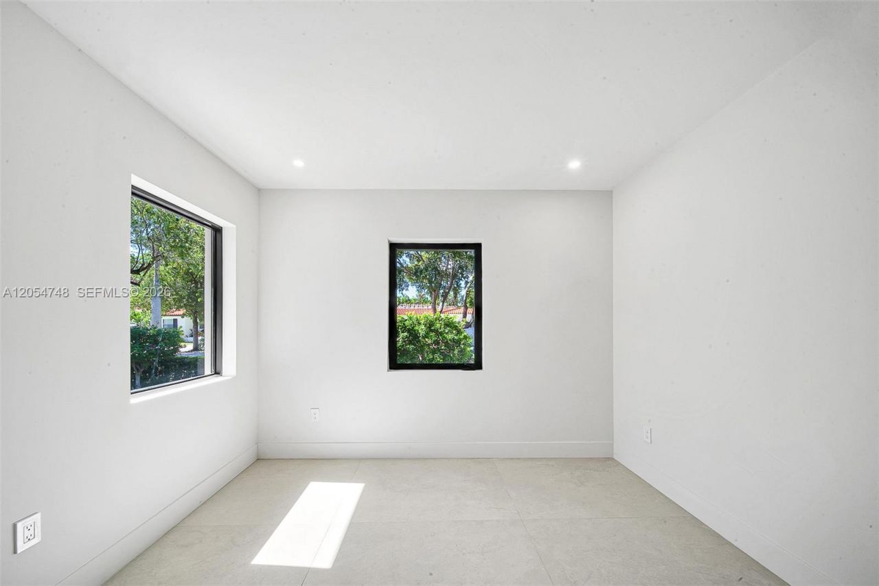 899 NE 71st St , Miami, FL 33138 Photo