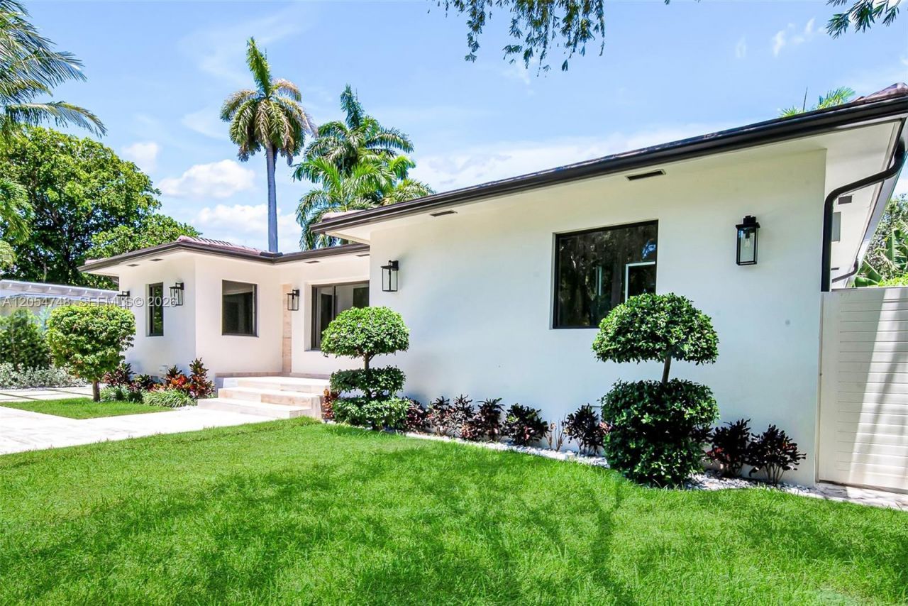 899 NE 71st St , Miami, FL 33138 Photo
