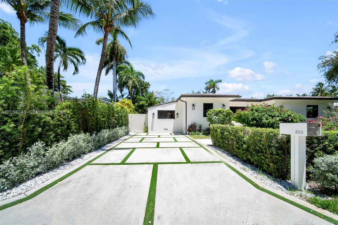 899 NE 71st St , Miami, FL 33138 Photo