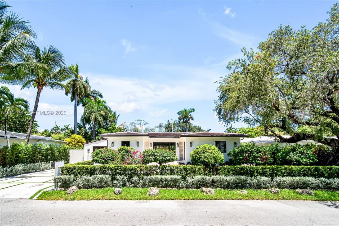 899 NE 71st St , Miami, FL 33138 Photo