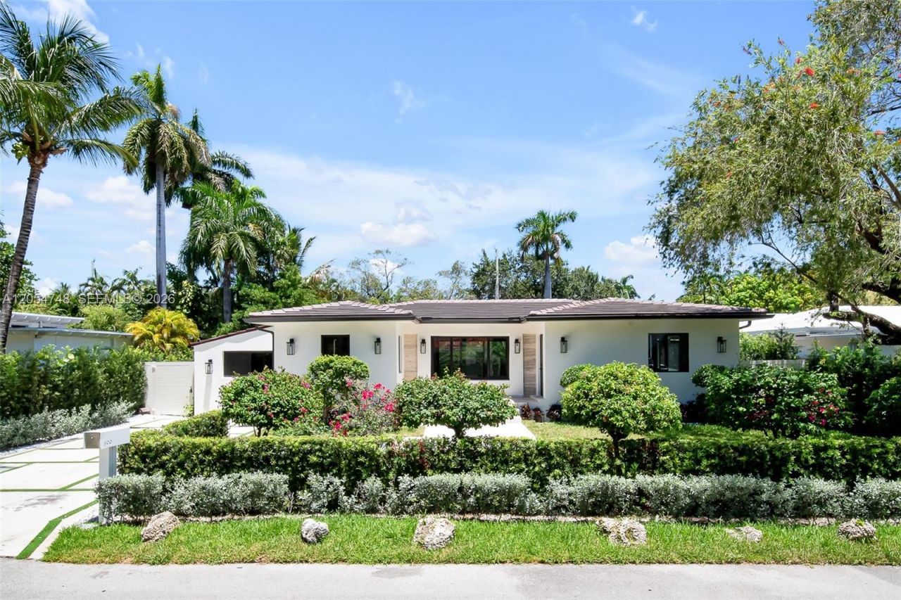 899 NE 71st St , Miami, FL 33138 Photo