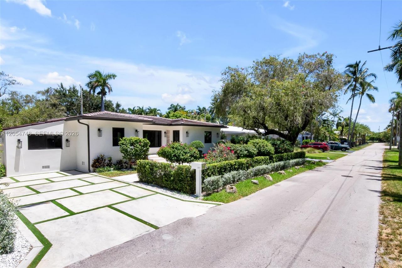 899 NE 71st St , Miami, FL 33138 Photo