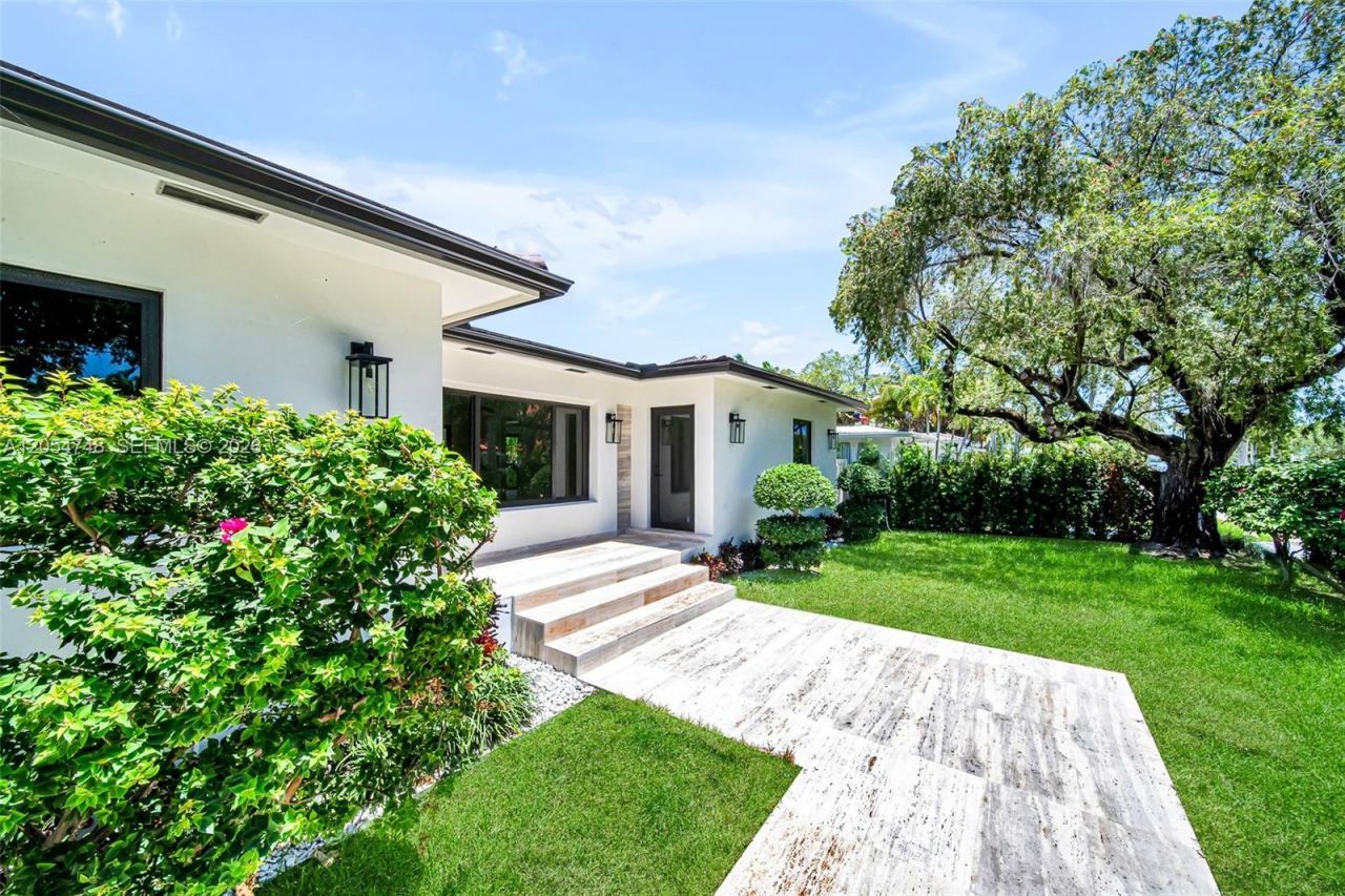 899 NE 71st St , Miami, FL 33138 Photo