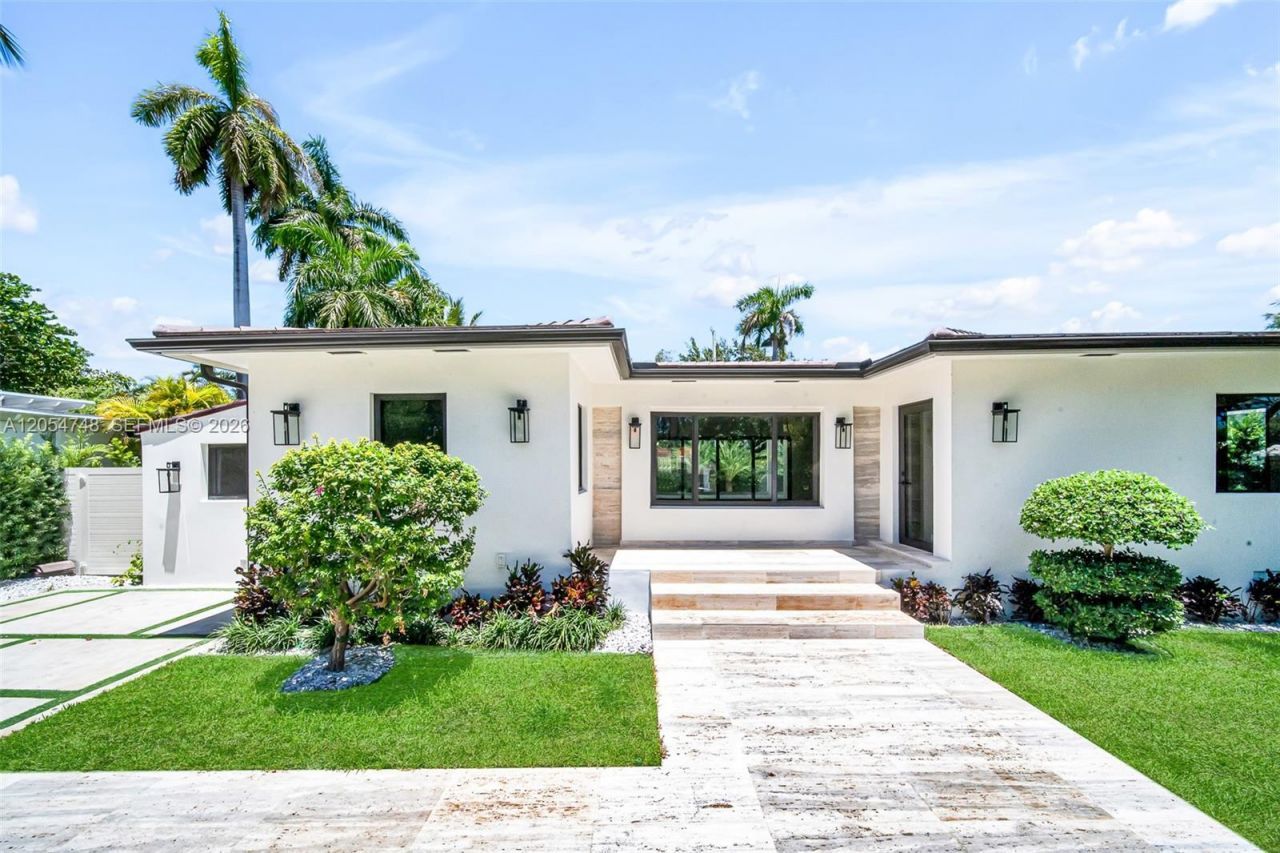899 NE 71st St , Miami, FL 33138 Photo