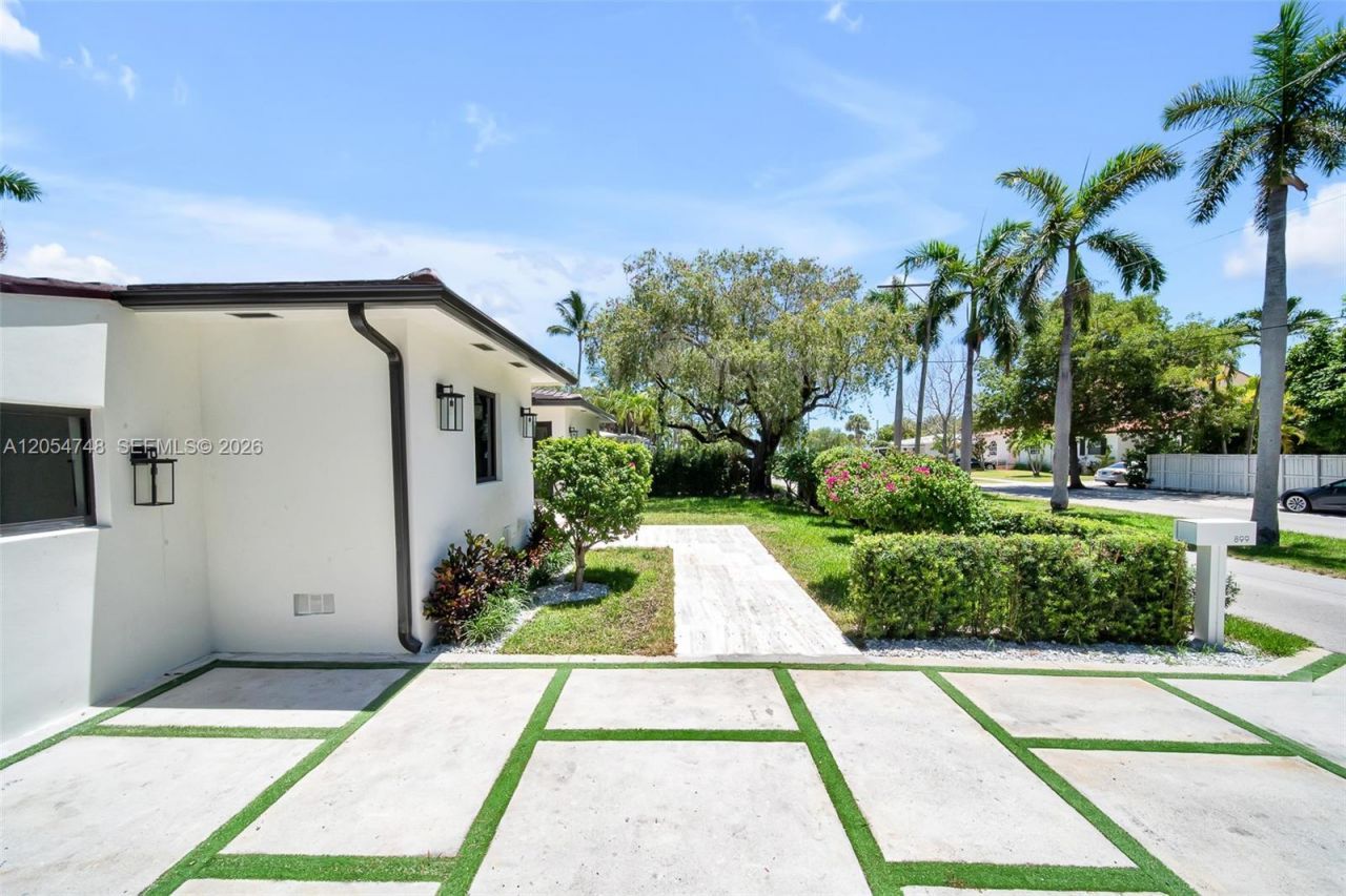 899 NE 71st St , Miami, FL 33138 Photo
