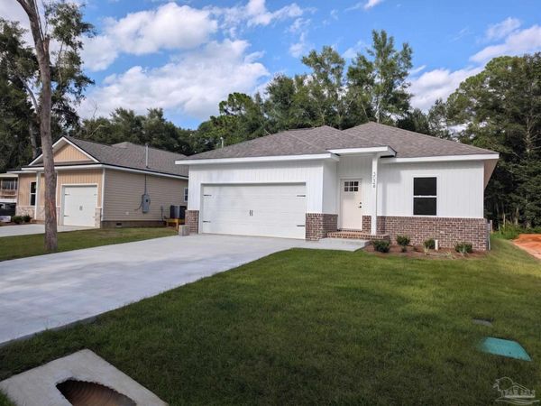 3028 N 11th Ave, Milton, FL 32583