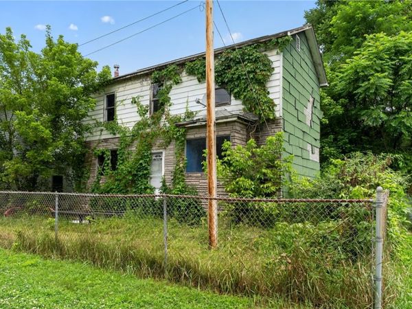 7 Short St, Smock, PA 15480